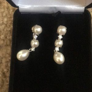 Pearl and diamond earrings